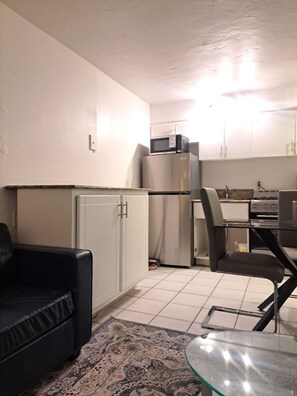 Interior - Cozy 1-bedroom , Vacation Paradise, Steps to the Beach (Surfside)