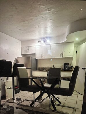 Dining - Cozy 1-bedroom , Vacation Paradise, Steps to the Beach (Surfside)