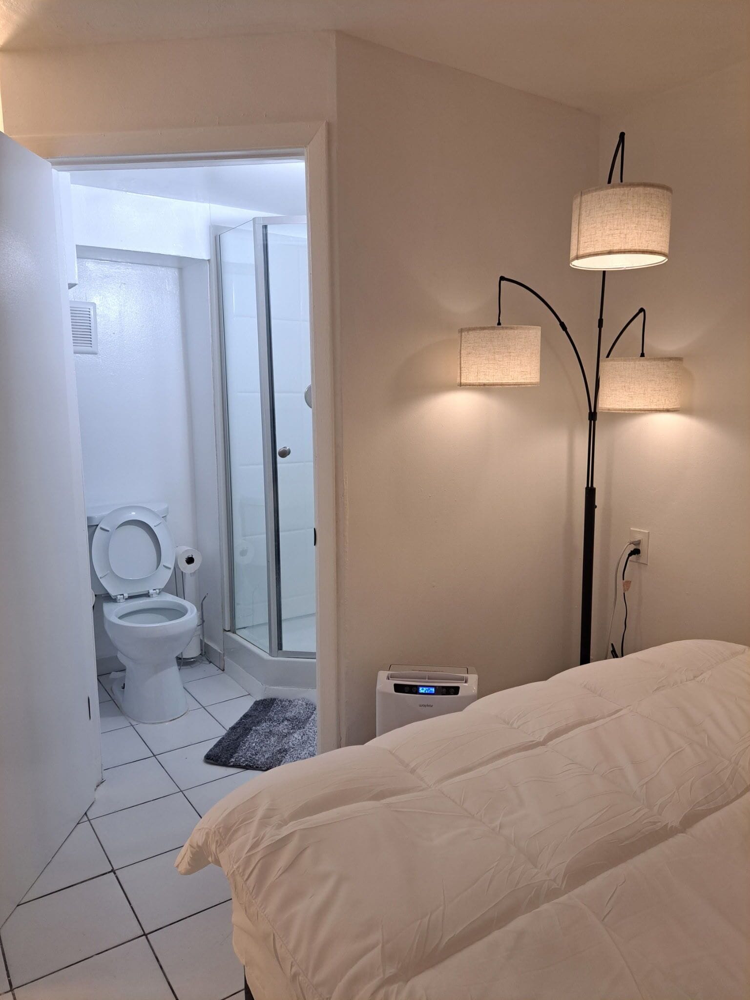 Iron/ironing board, internet, bed sheets