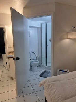 Hair dryer, towels, soap, toilet paper - Cozy 1-bedroom , Vacation Paradise, Steps to the Beach (Surfside)