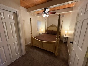 3 bedrooms, desk, iron/ironing board, WiFi