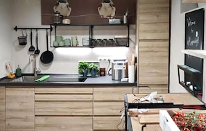 Fridge, microwave, oven, stovetop - 2 bedroom stunning home in Trakoscan (Trakoscan)
