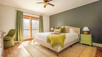 Iron/ironing board, travel crib, WiFi, bed sheets