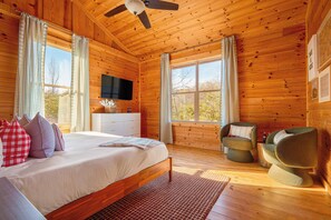 6 bedrooms, desk, travel crib, WiFi - The Red Boot Lodge in Hocking Hills (Logan)