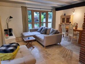TV, fireplace, stereo - Lovingly designed vacation home right on the beach with a view of the sea (Neukirchen)