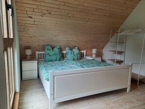 2 bedrooms - Lovingly designed vacation home right on the beach with a view of the sea (Neukirchen)