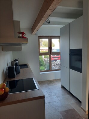 Fridge, microwave, oven, stovetop - Lovingly designed vacation home right on the beach with a view of the sea (Neukirchen)