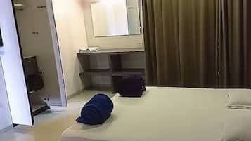 Deluxe Room | Desk, laptop workspace, free WiFi