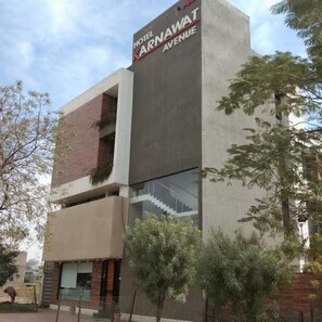 A modern hotel building with a sign reading "Hotel Karnawat Avenue". - Hotel Karnawat Avenue (Jaora)