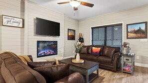 House (6 Bedrooms) | Interior - Dolly's Vacation by AvantStay | Sleeps 22 | Walk to Dollywood + Stampede | Sauna + Arcade (Pigeon Forge)