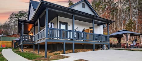 House (6 Bedrooms) | Front of property