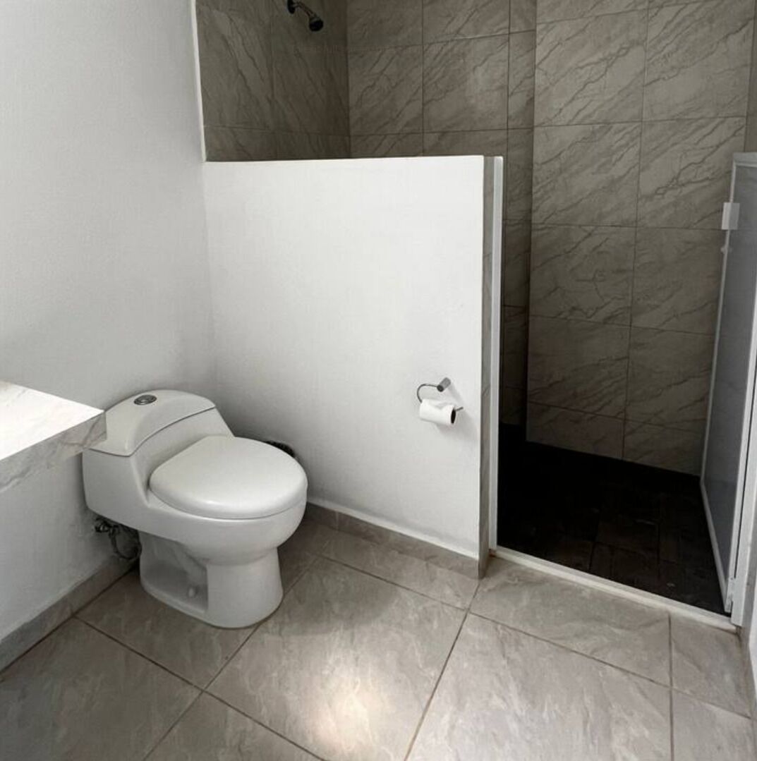 Suihku, hiustenkuivaaja, saippua