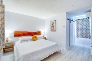 Skrivebord, strykejern/-brett, wi-fi og sengetøy