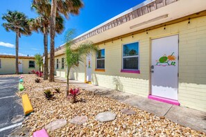 Exterior - Pineapple Shores Retro Motel #12 (Daytona Beach)
