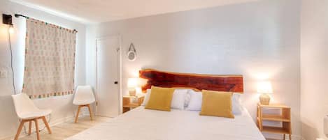 Desk, iron/ironing board, WiFi, bed sheets