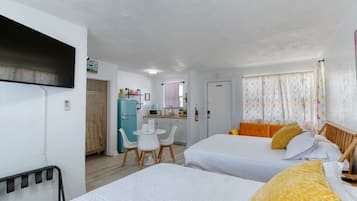 Skrivebord, strykejern/-brett, wi-fi og sengetøy