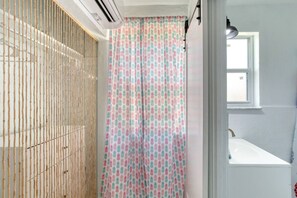 Hair dryer - Pineapple Shores Retro Inn Queen Studio Unit 6 (Daytona Beach)