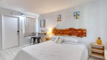 Skrivebord, strykejern/-brett, wi-fi og sengetøy