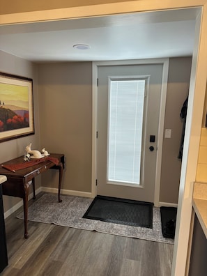 Interior - 2-bedroom apartment in charming Austin. (Austin)