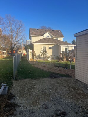 Property grounds - 2-bedroom apartment in charming Austin. (Austin)