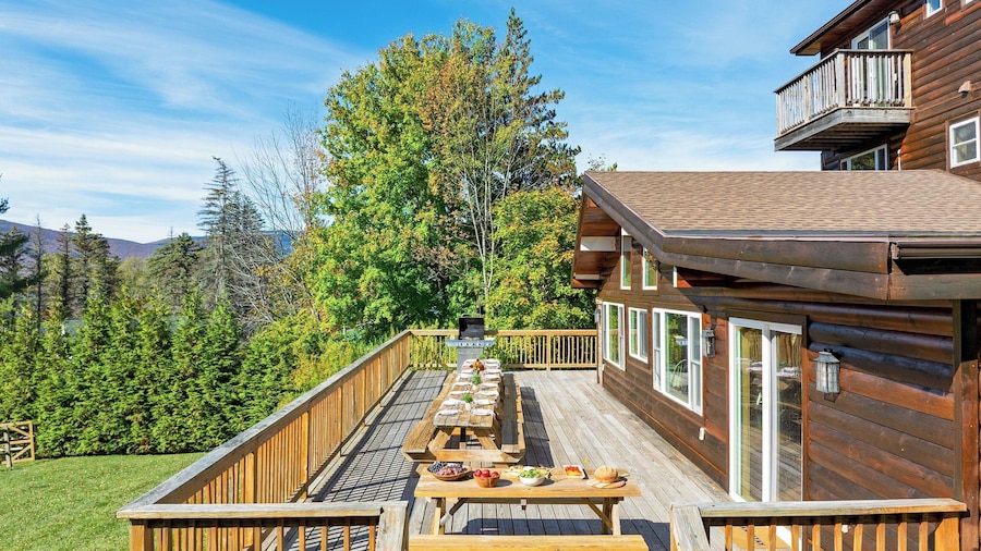 距亨特山几分钟 可睡 36 人 游泳池、水疗、游戏和酒吧 Cozy Peaks Lodge by Avantstay