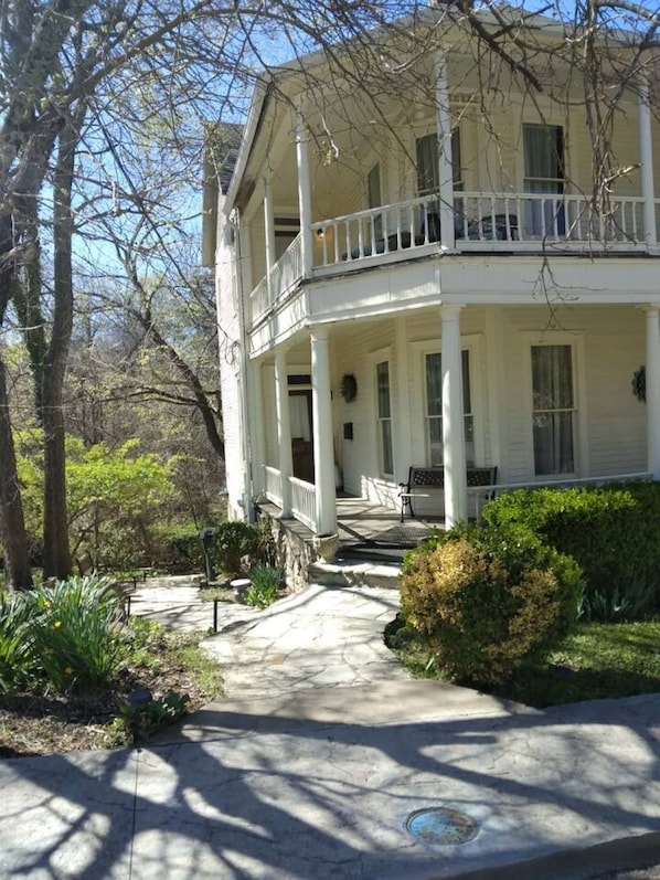 Exterior - The Garden Suite (Eureka Springs)