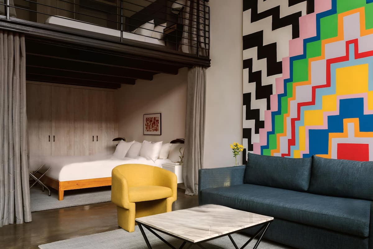 Leilighet, 2 soverom, ikke-røyk (Bi-Level Loft) | Sengetøy av topp kvalitet, memory foam-senger og individuelt dekorert