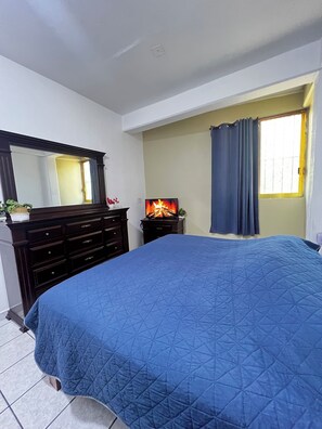 3 bedrooms, iron/ironing board, free WiFi, bed sheets - Casa Tortuga - Excellent Location - Close to the beach - Air-conditioned (Lázaro Cárdenas)