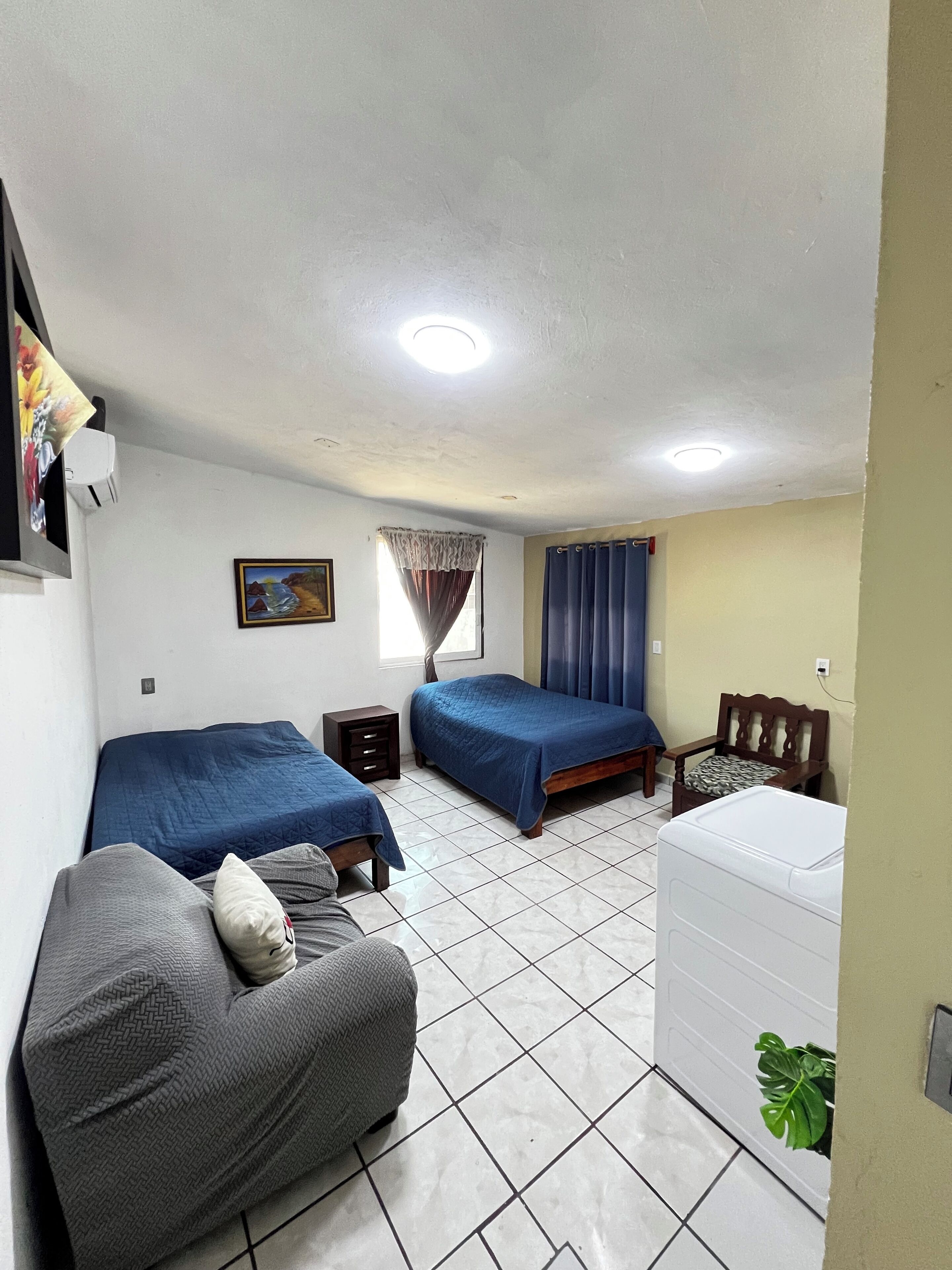 3 habitaciones, tabla de planchar con plancha y wifi gratis 