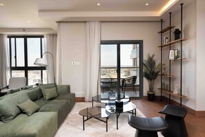 Smart TV - Luxury 4BR Serviced Apartment At Aeon Towers (6th of October City)