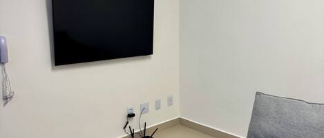 Comfort Studio, City View | Living area