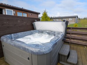 Outdoor spa tub - 1 Fishermans Hill (Newton Stewart)