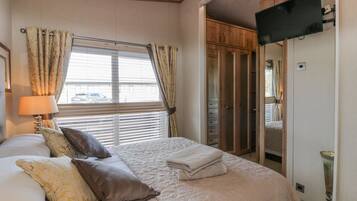 2 bedrooms, individually decorated, individually furnished, free WiFi