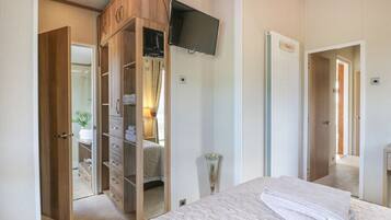 2 bedrooms, individually decorated, individually furnished, free WiFi