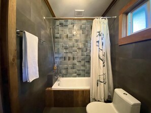 Hair dryer, towels, soap, toilet paper - Carpintero: Family Cabana in the Native Forest, Ensenada (Ensenada)