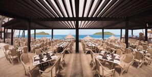 Outdoor dining - El Cid Castilla Beach Hotel - All Inclusive (Mazatlán)