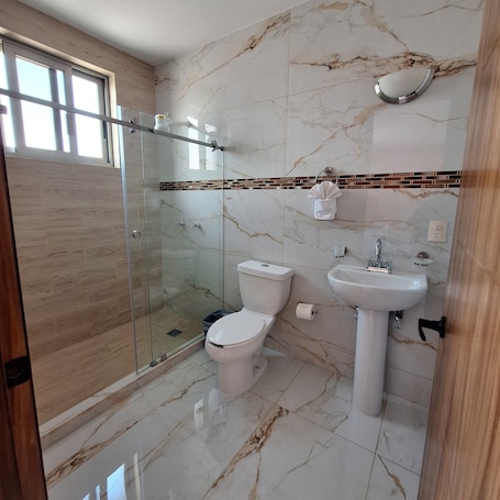 Family Apartment, 3 Bedrooms | Bathroom. Depas Ocampo de Grupo Casa Mariano