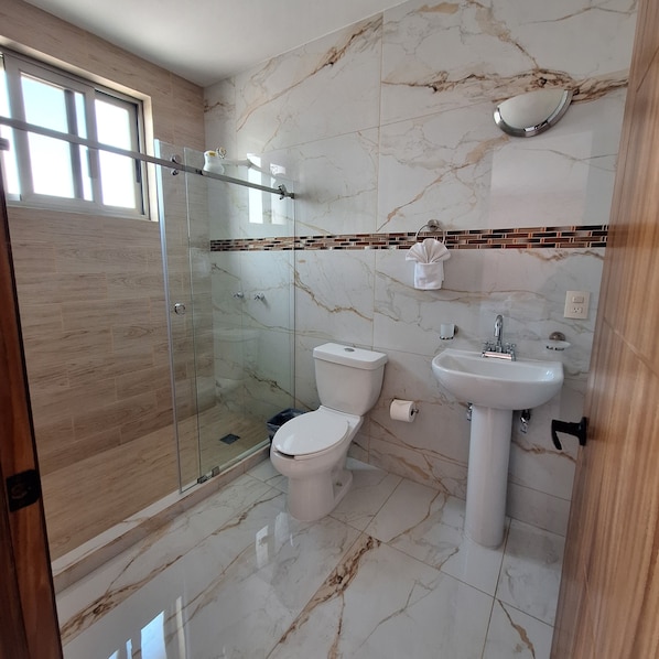 Departamento familiar, 3 habitaciones | Baño