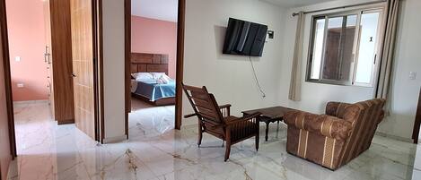 Familienapartment, 3 Schlafzimmer | Bügeleisen/Bügelbrett, kostenloses WLAN