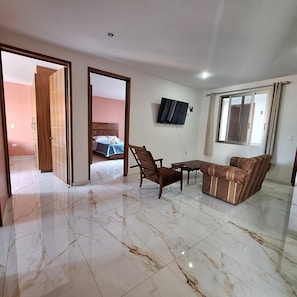 Familie appartement, 3 slaapkamers | Een strijkplank/strijkijzer, gratis wifi