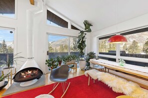 Interior - Apres All Day| Mountain Views + Deck on Gore Creek (Vail)