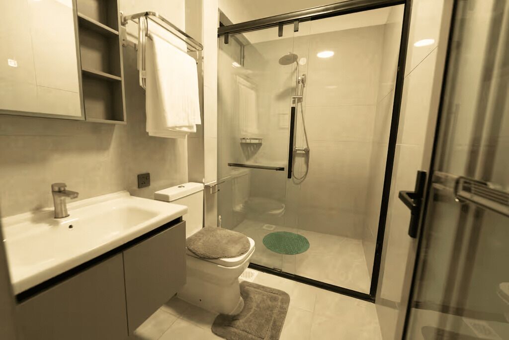 Bidet, toallas, jabón, shampoo