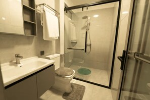 Bidet, towels, soap, shampoo - Westlands Skyline Penthouse – Views, Comfort & Convenience (Nairobi)