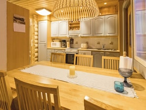 Fridge, microwave, dishwasher, cookware/dishes/utensils