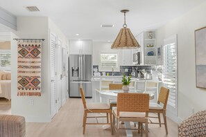 Dining - Sunset Walks & Shelling Days at Seashells 9! Deeded beach access! (Sanibel)