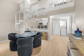 Fridge, microwave, oven, stovetop - Coquina Beach- Stunning Remodel-2 Bedroom- Beachside (Sanibel)