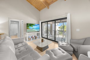 TV - Coquina Beach- Stunning Remodel-2 Bedroom- Beachside (Sanibel)