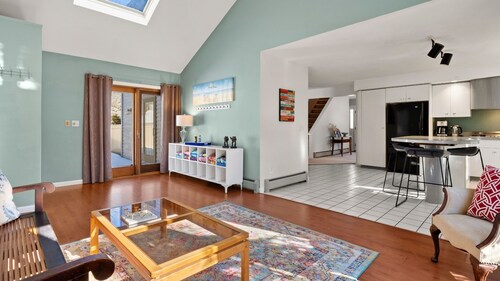 Spacious 4BR Central-Berkshires Home with POOL!