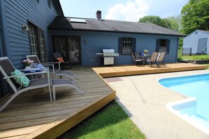 Utendørsbasseng og et oppvarmet basseng