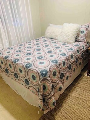 1 bedroom, free WiFi, bed sheets - Cozy 1bd/1ba- great for long term guests (Waco)